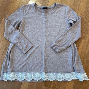 Sanifer long sleeve shirt, lace trim, light Heathered mauve Size Medium 8/10